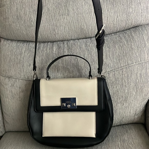 EUC Black & tan guess bag - Picture 14 of 14